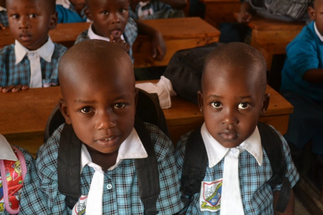 ウガンダ・小学校の子供