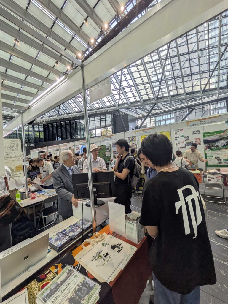 グローバルフェスタ新宿住友ビル三角広場の様子